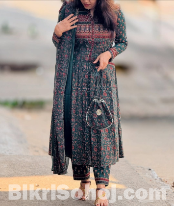Special embroidery beautiful three piece